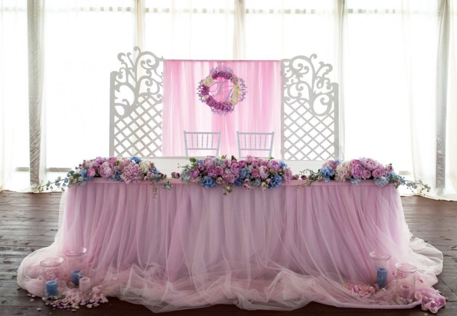 Украшение свадебного стола в розовом цвете