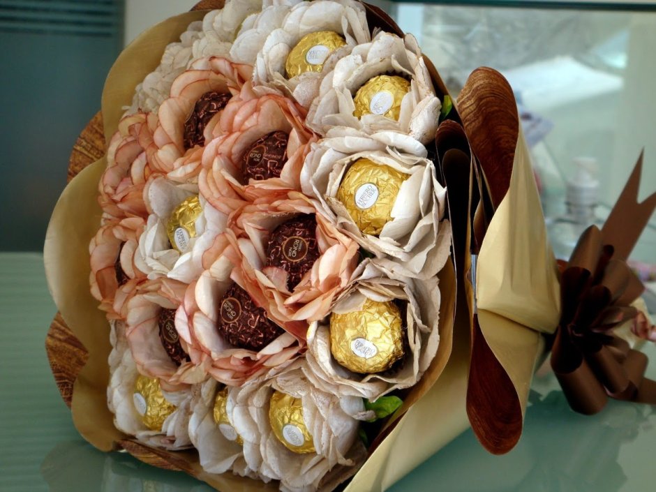 Сладкие шоколадные букеты с розами