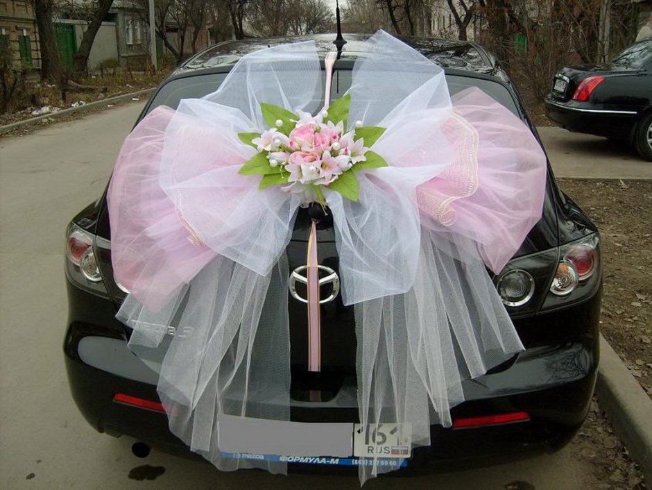 Фатиновые украшения на свадебную машину
