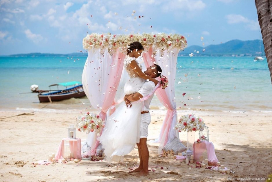 Церемония свадьбы на море