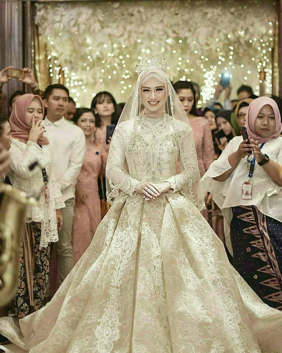 Арабский свадебный наряд невесты