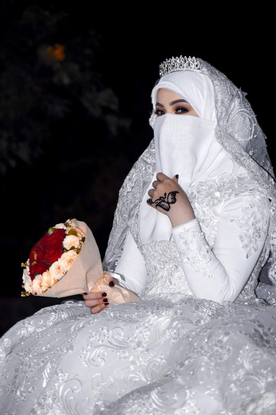 Арабский свадебный наряд невесты
