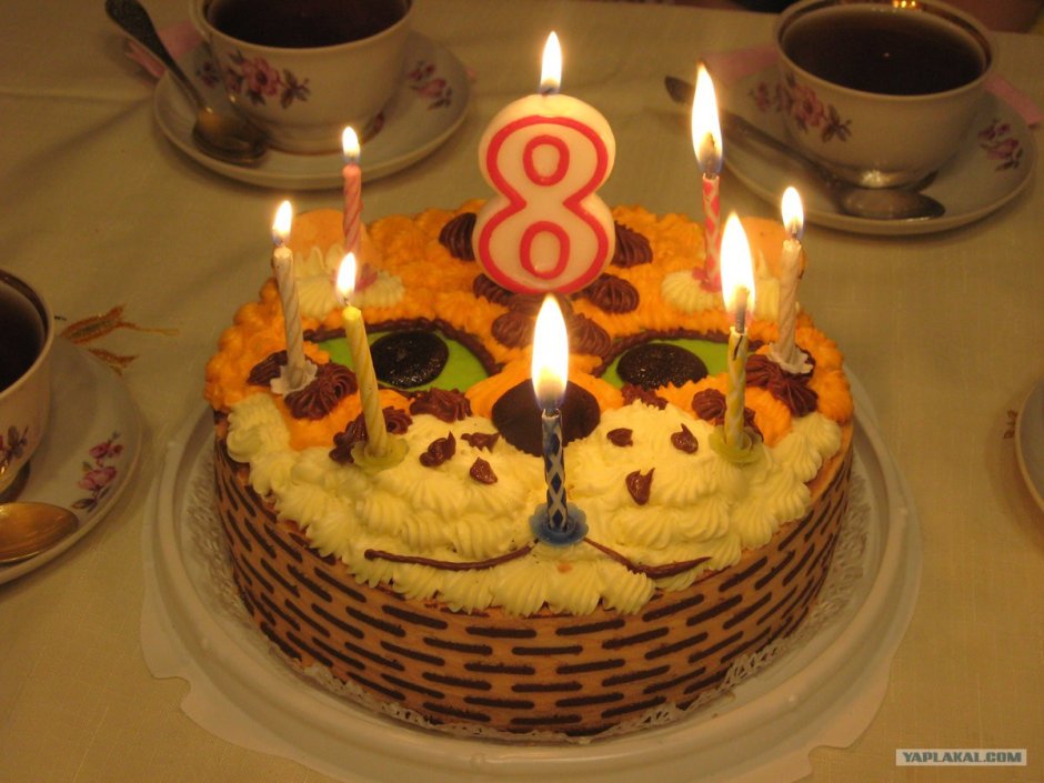 Торт с восемью свечками