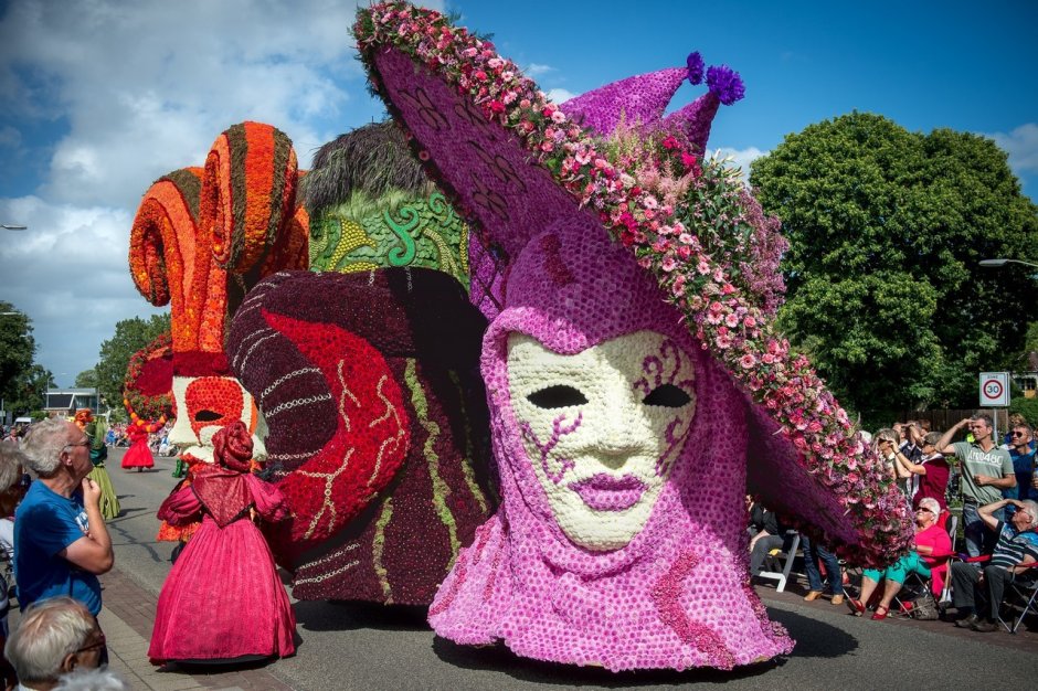 Фестиваль цветов Bloemencorso в Голландии