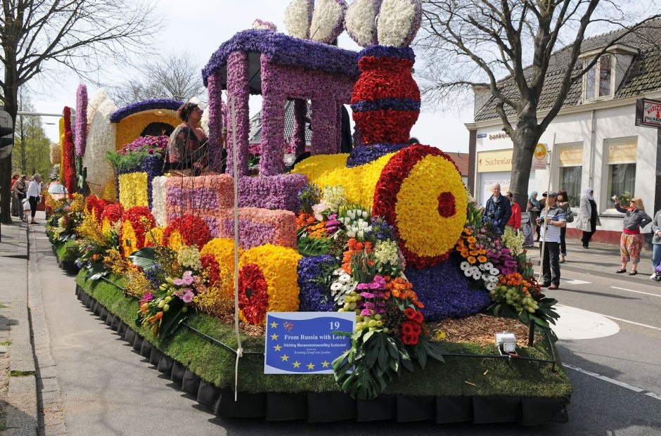 Парад цветов в Аалсмеере в Нидерландах
