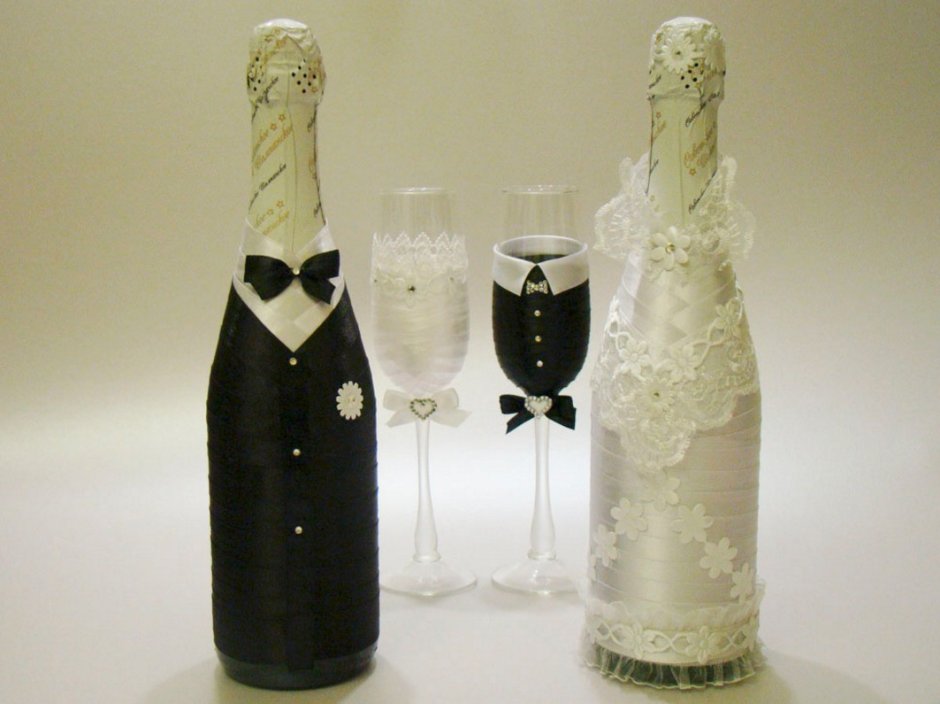 Украшения жениха и невесты на бутылки с шампанским