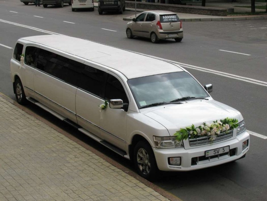 Длинная машина на свадьбу