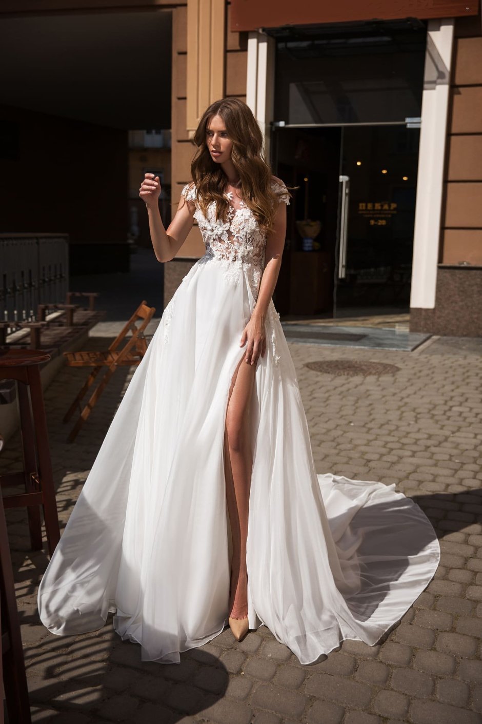 Сабрина в свадебном платье