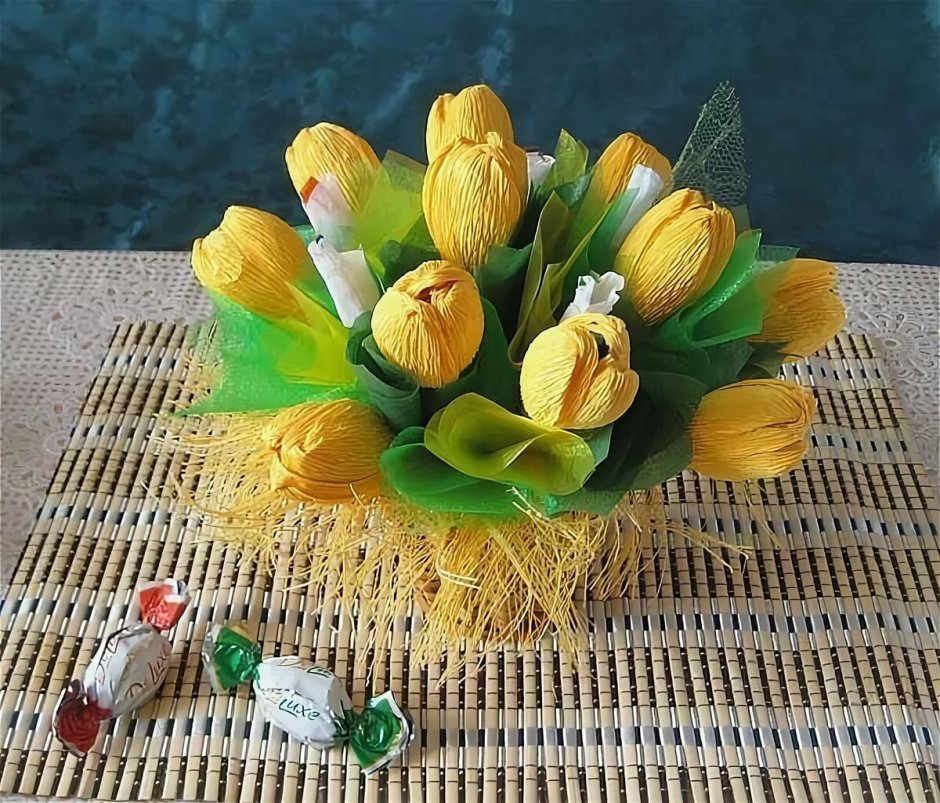 Конфетный букет тюльпаны из гофрированной бумаги