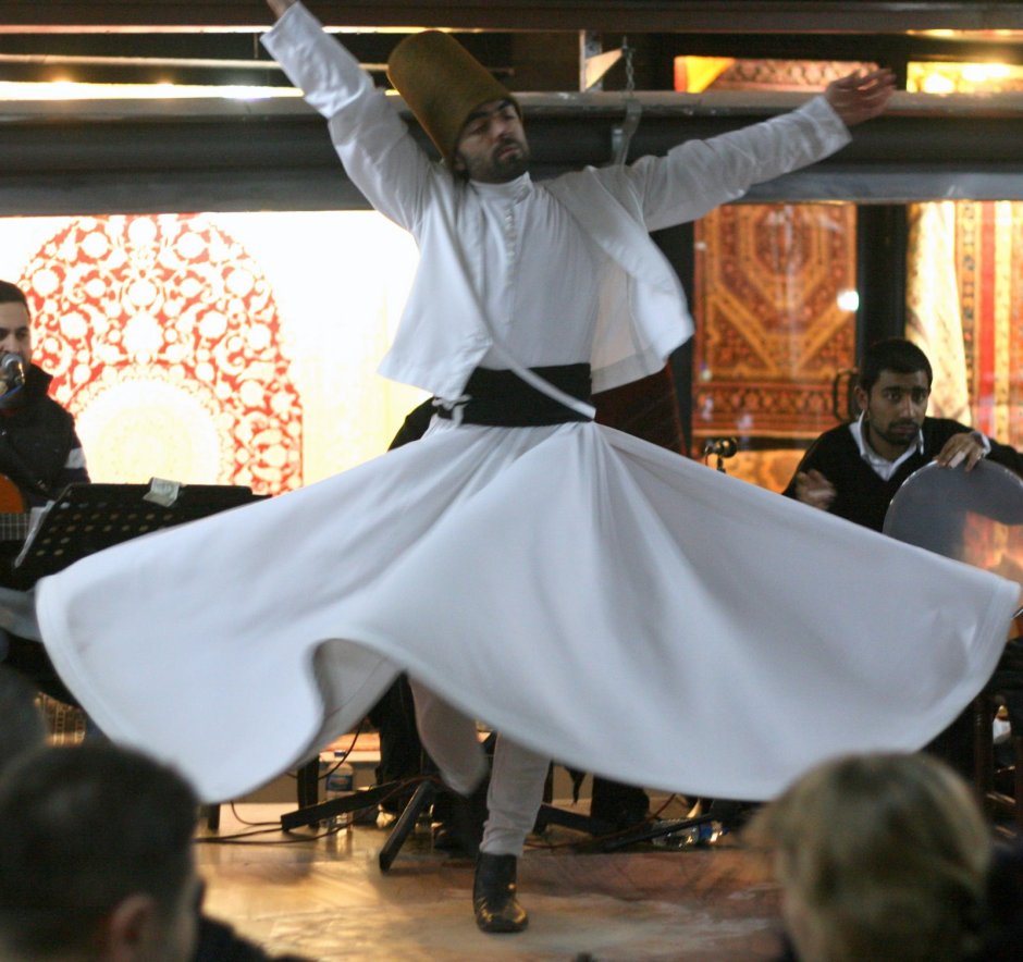 Турецкий танец мужчин дервишей