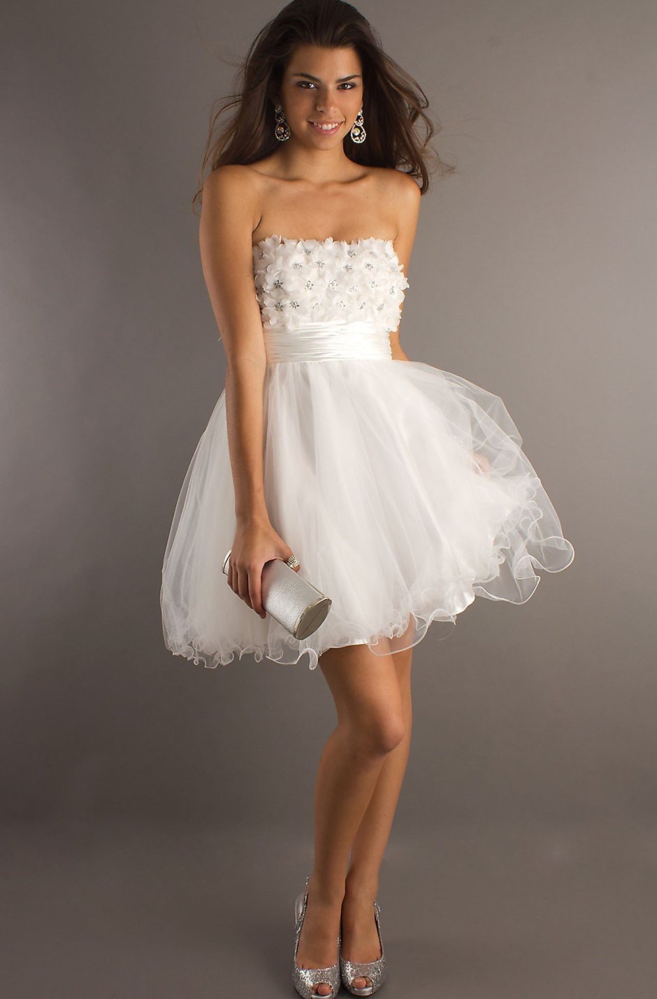 Короткое пышное белое платье