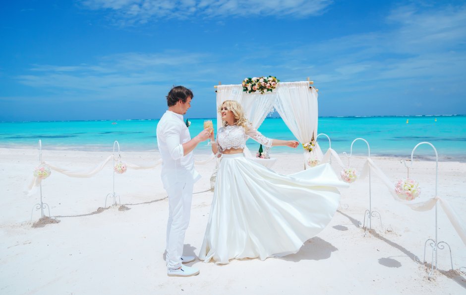 Свадебное платье для свадьбы у океана