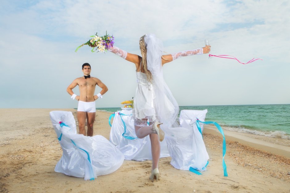 Свадьба на пляже в купальниках