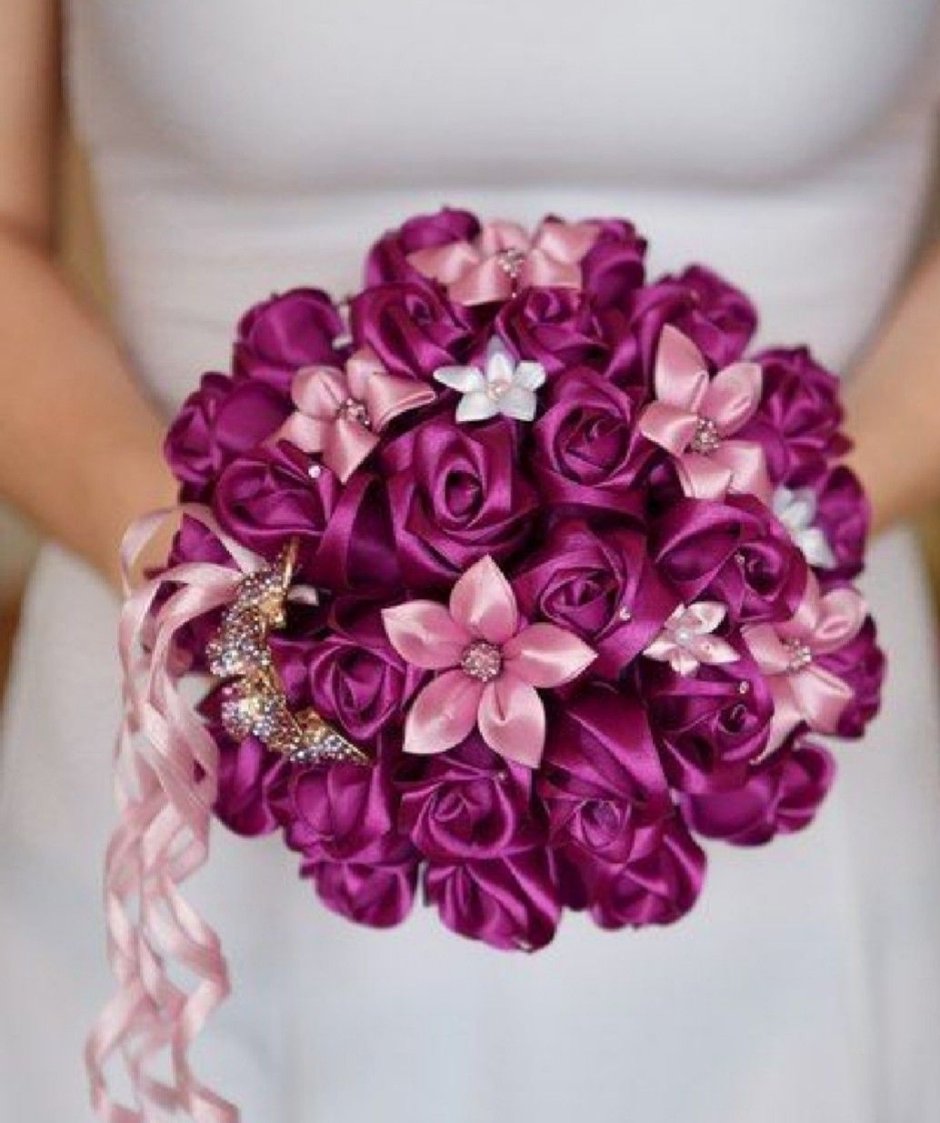 Свадебный букет бордового цвета из атласных лент