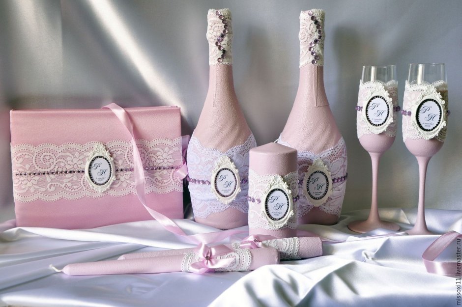 Свадебные бутылки в розовом цвете