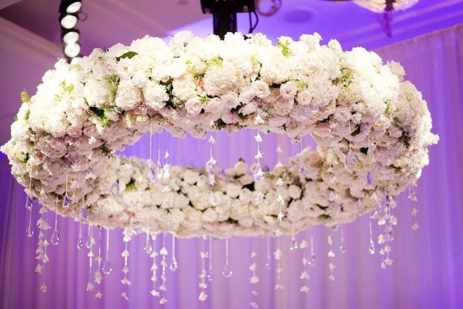 Свадебное украшение цветами