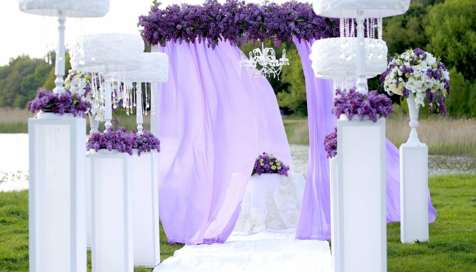 Свадебная арка в фиолетовом цвете