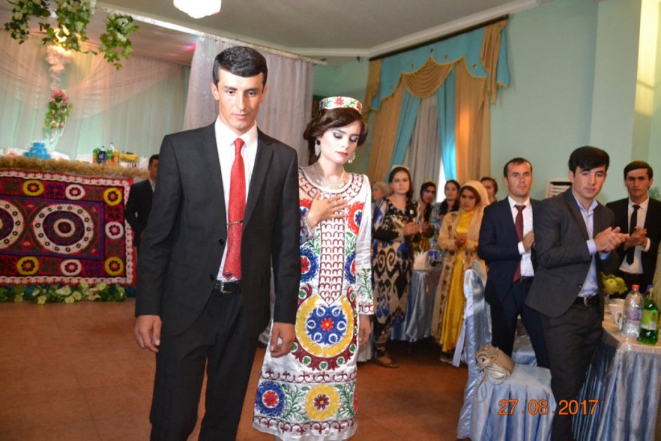 Президент Таджикистана женил учителя
