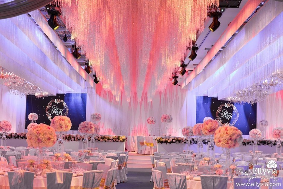 Красивый свадебный декор зала