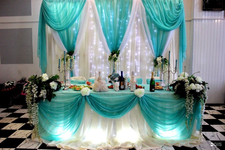 Украшение свадебного стола жениха и невесты