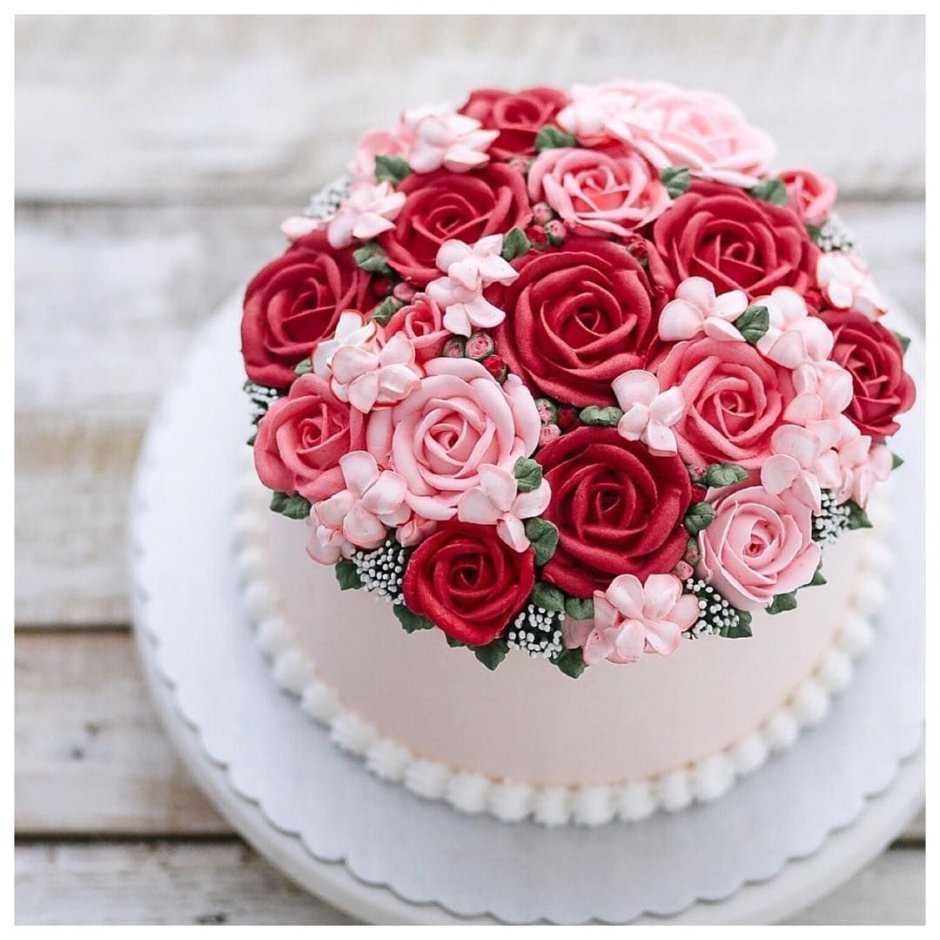 Торт с кремовыми розами