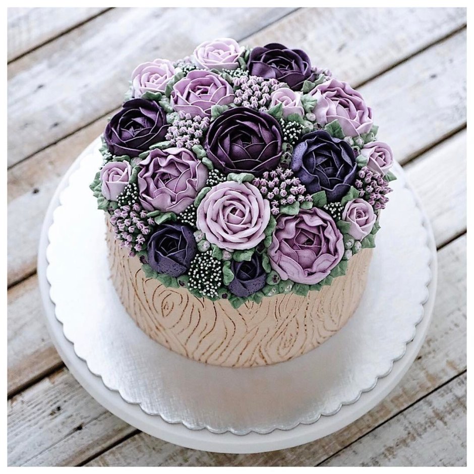 Торт с цветами из крема для женщины