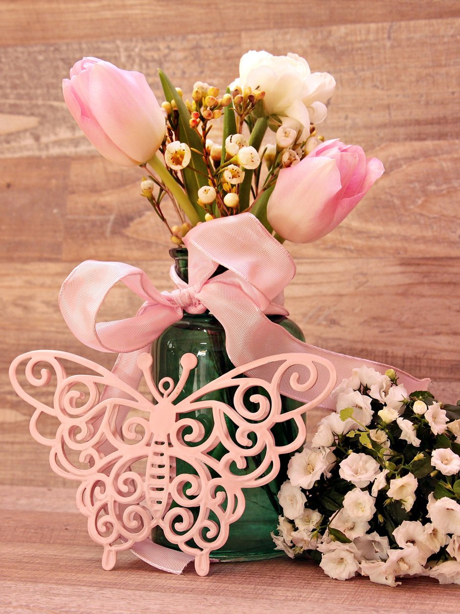 Шикарный букет цветов с бабочкой