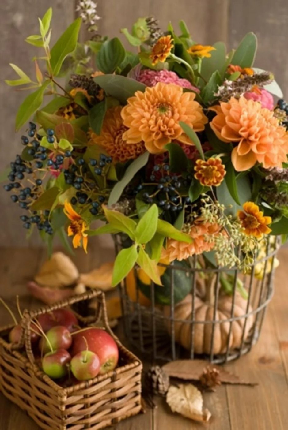 Осенняя композиция с цветами