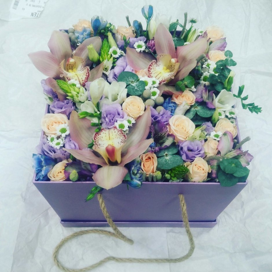 Букеты цветов в коробках