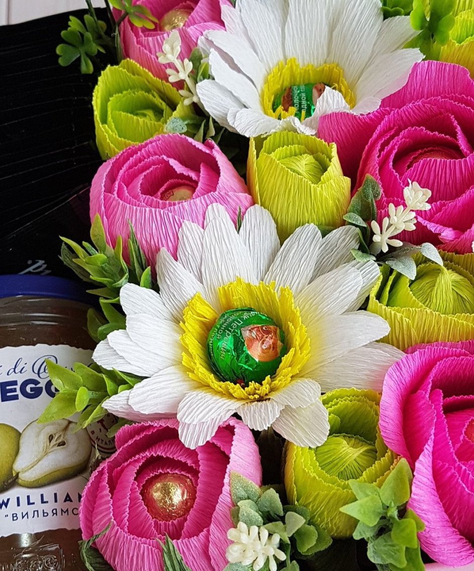 Букет цветы и конфеты