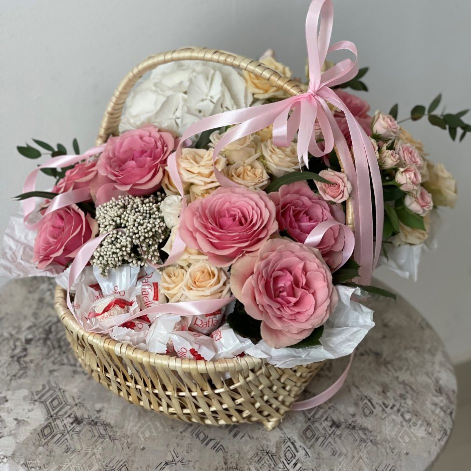 Белгород карамельная корзина с цветами и конфетами
