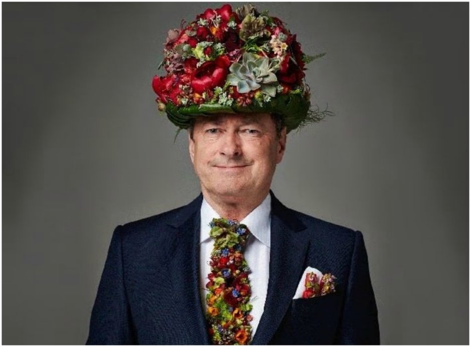 Мужская шляпа с цветами