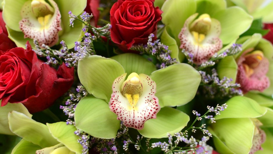Букет роз и орхидей