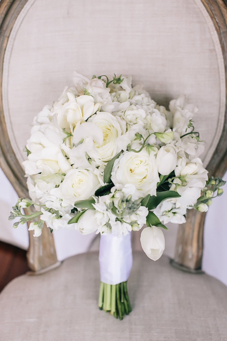 Свадебный букет белые тюльпаны