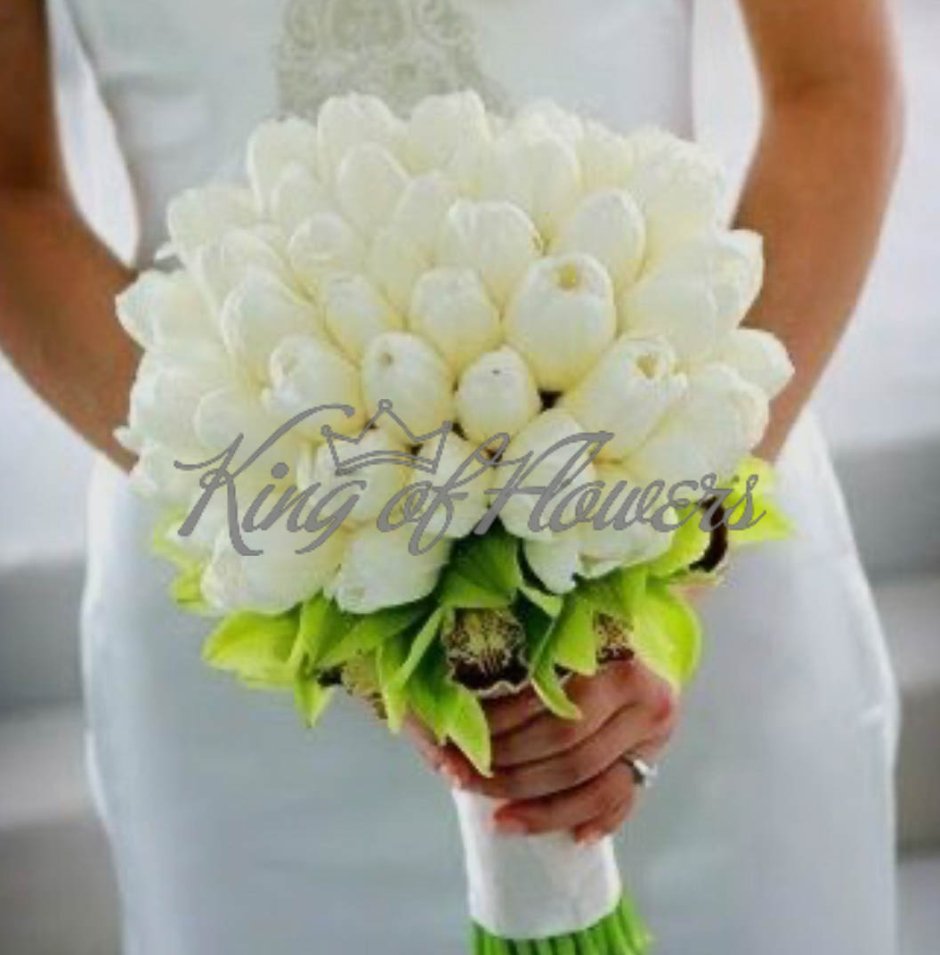 Букет невесты из белых пионовидных тюльпанов