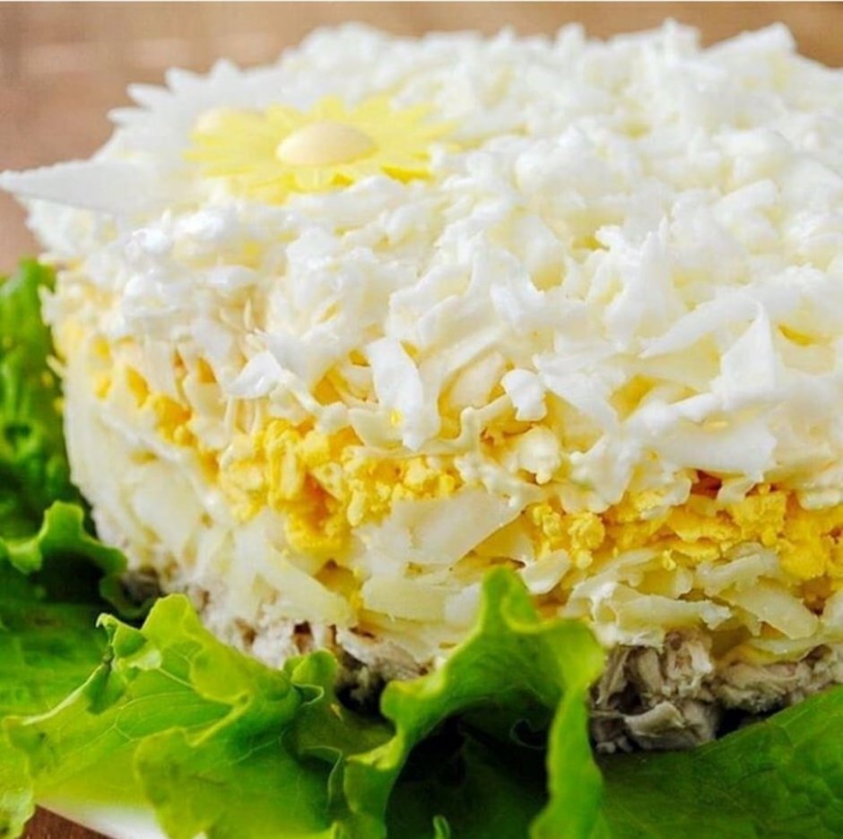 Салат с плавленным сыром и яйцом