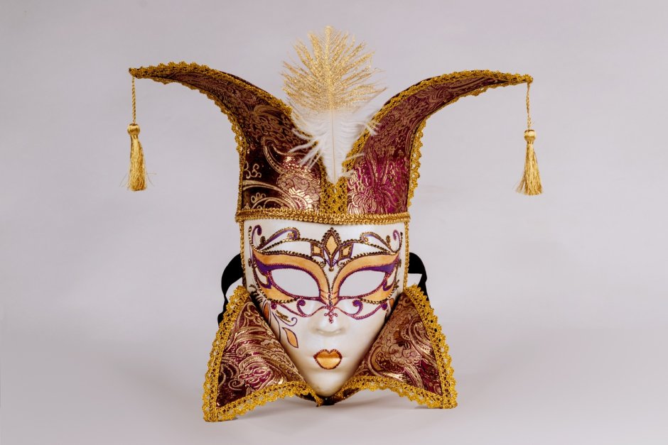 Карнавальная маска с короной