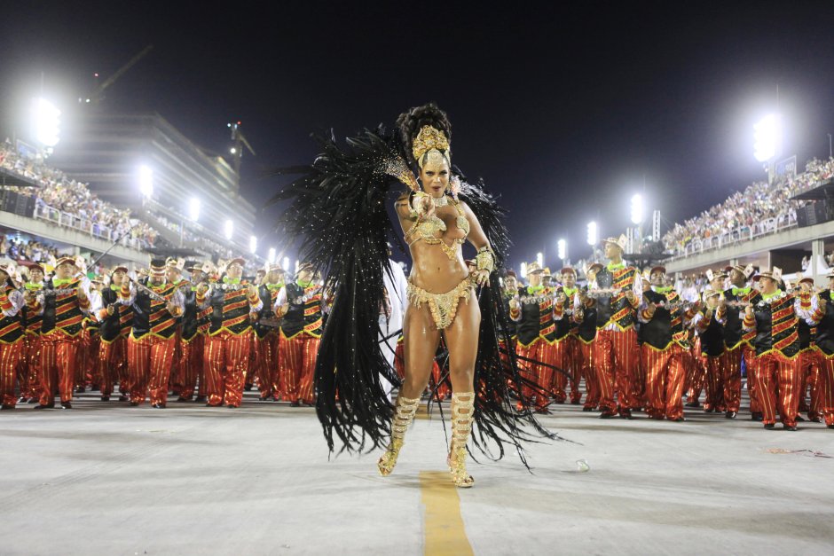 Карнавал самбодром в Рио-де-Жанейро девушки