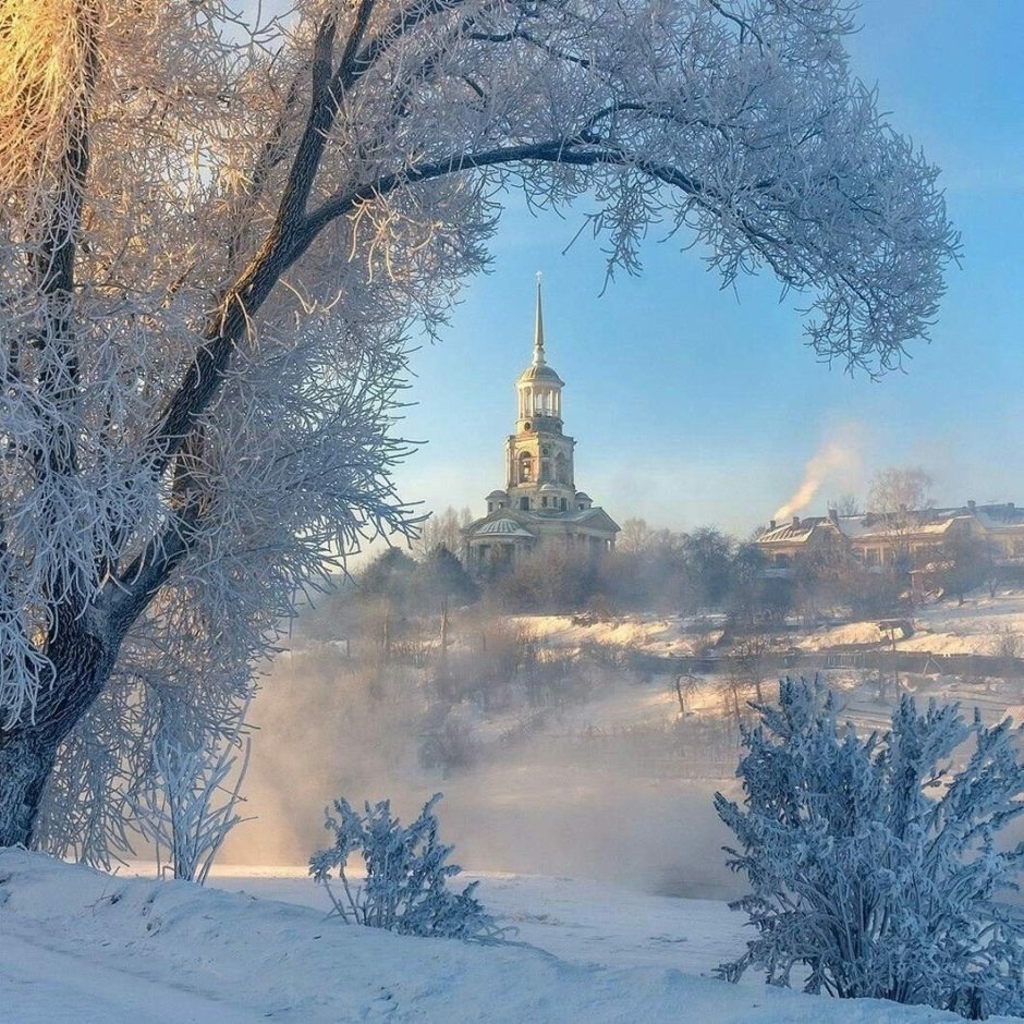 Зимний пейзаж с храмом