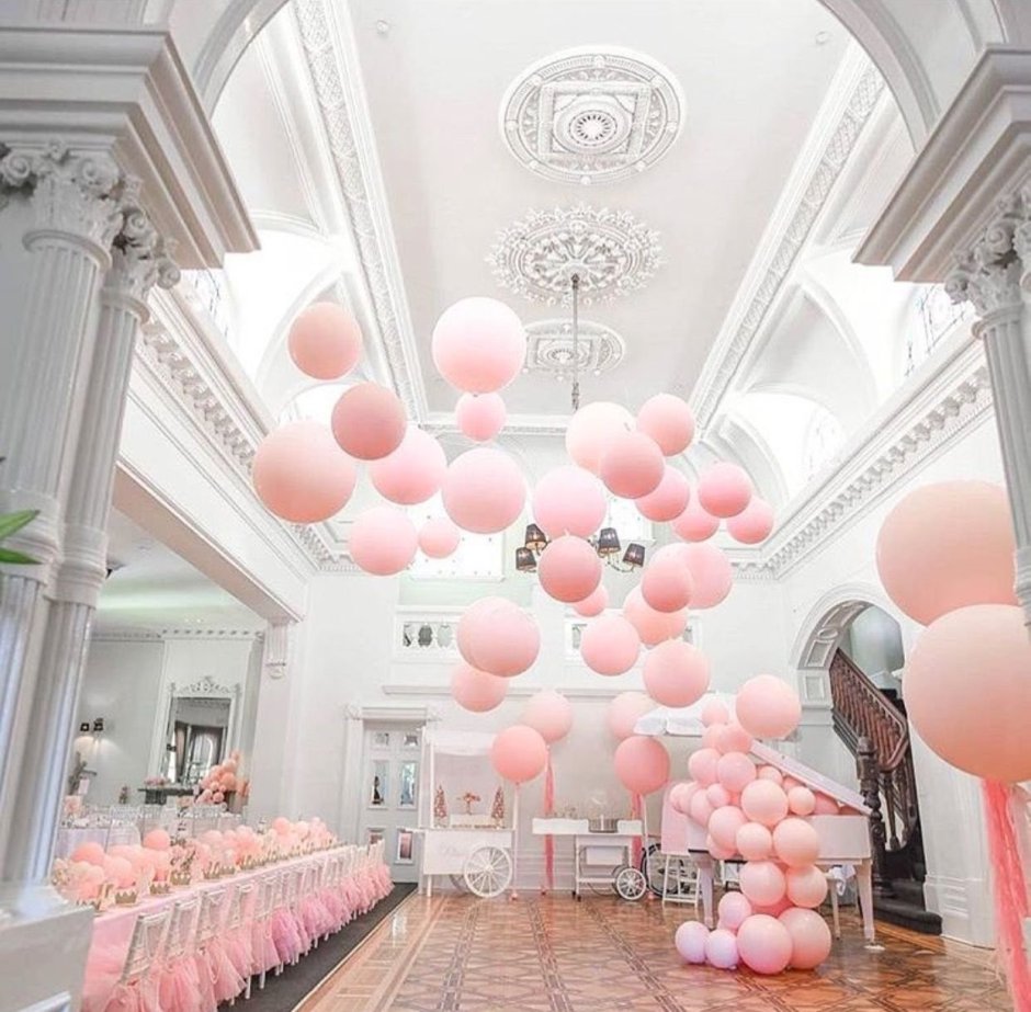 Свадебный зал с шарами