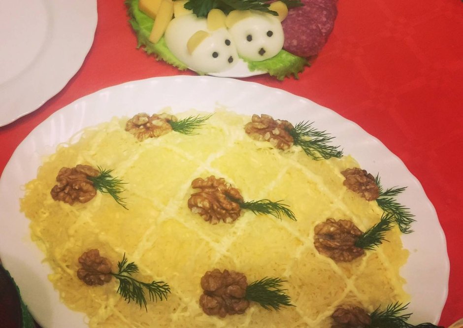 Салат с ананасом и грецким орехом