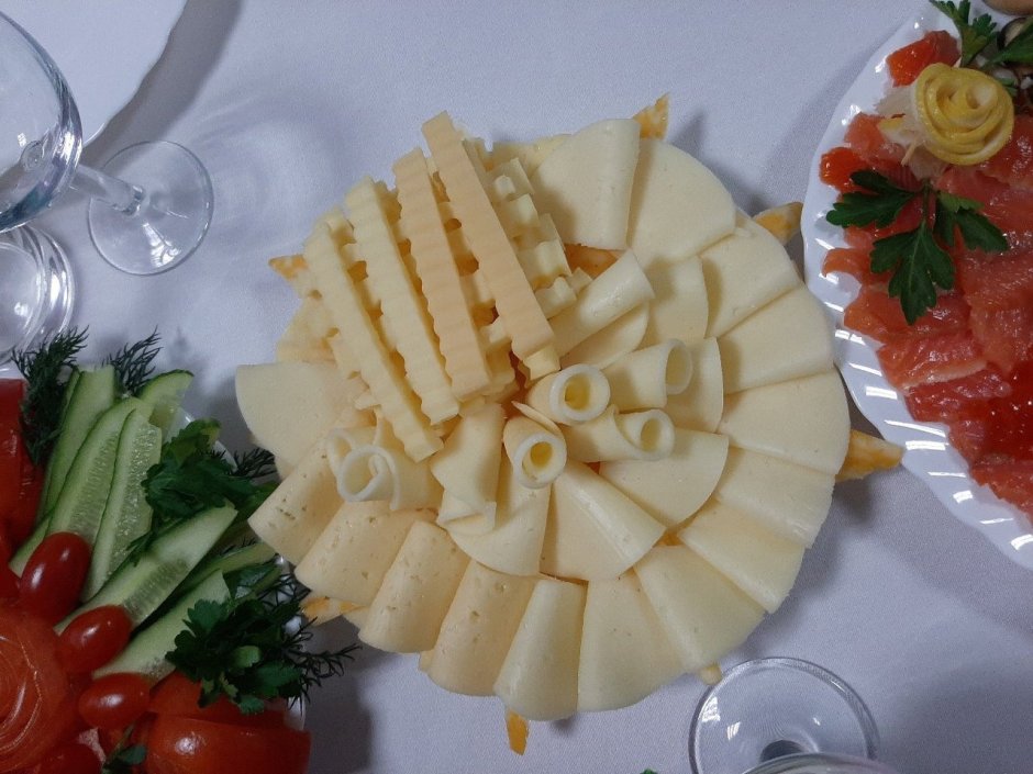 Сырная нарезка на праздничный стол