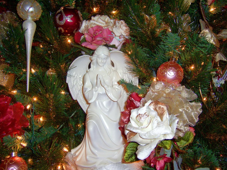 Новогодняя елка с ангелочками