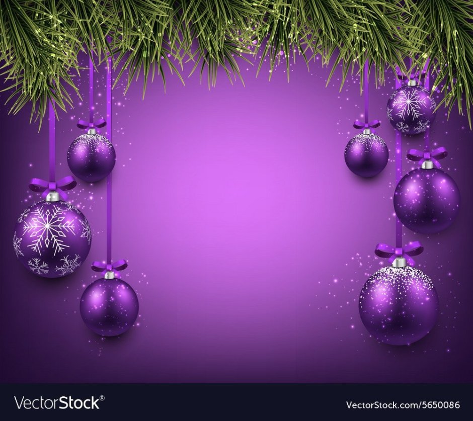Еловая ветка с фиолетовыми шарами