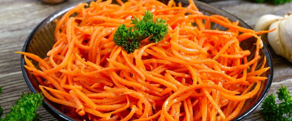 Салат из моркови по-корейски сверху