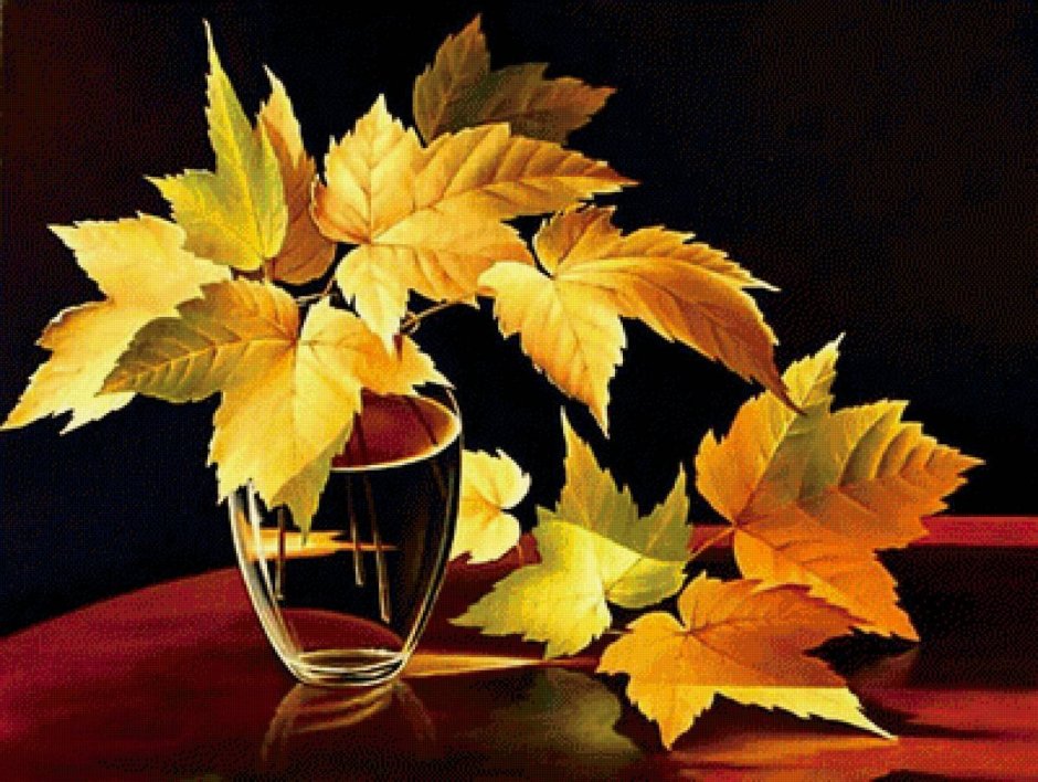 Желтые листья в вазе