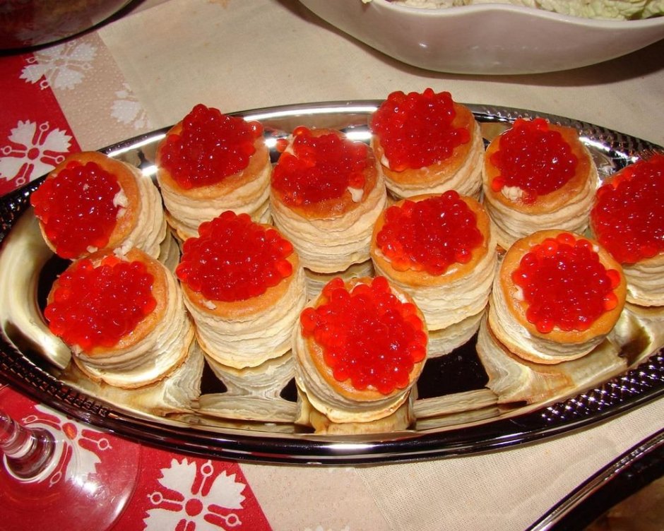 Бутерброды с красной икрой на праздничный стол