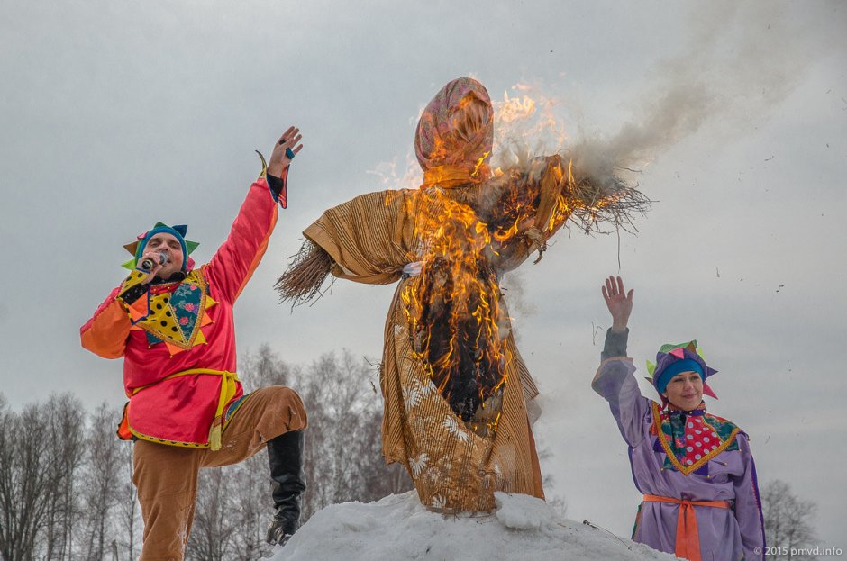 Соломенное чучело на Масленицу