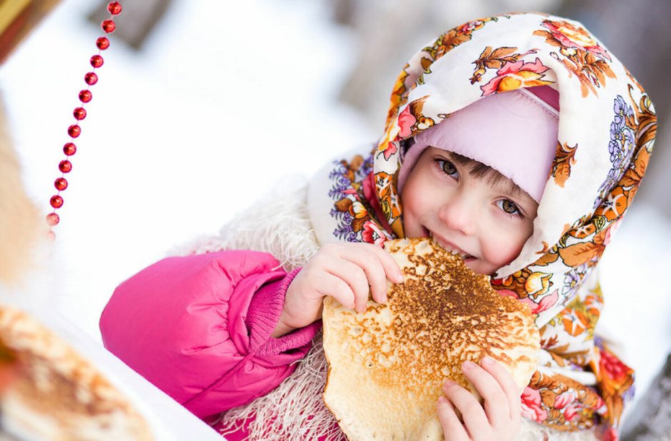 Масленица дети с блинами