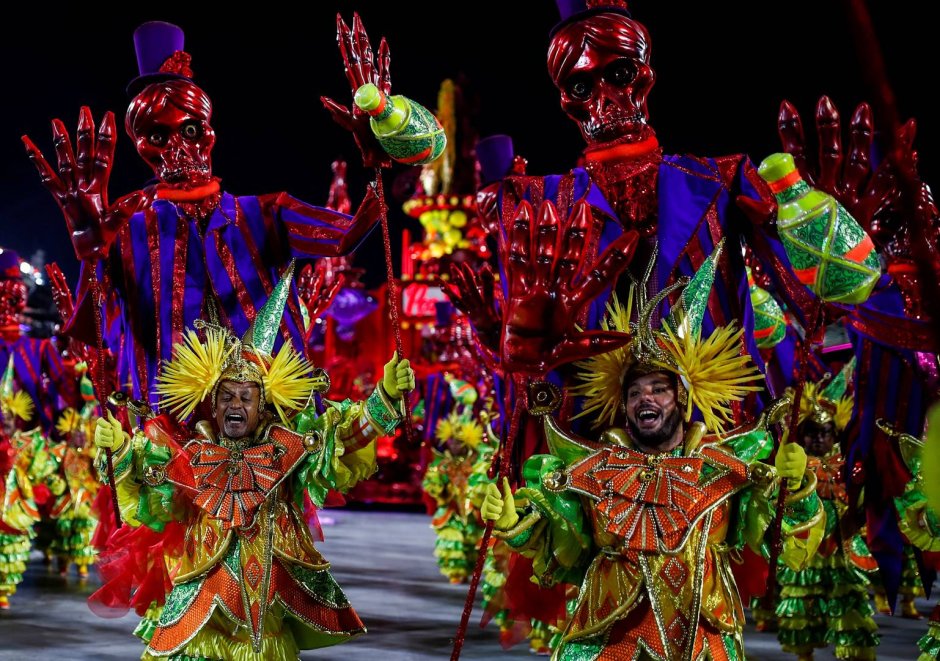 Главный танец карнавала в Рио де Жанейро